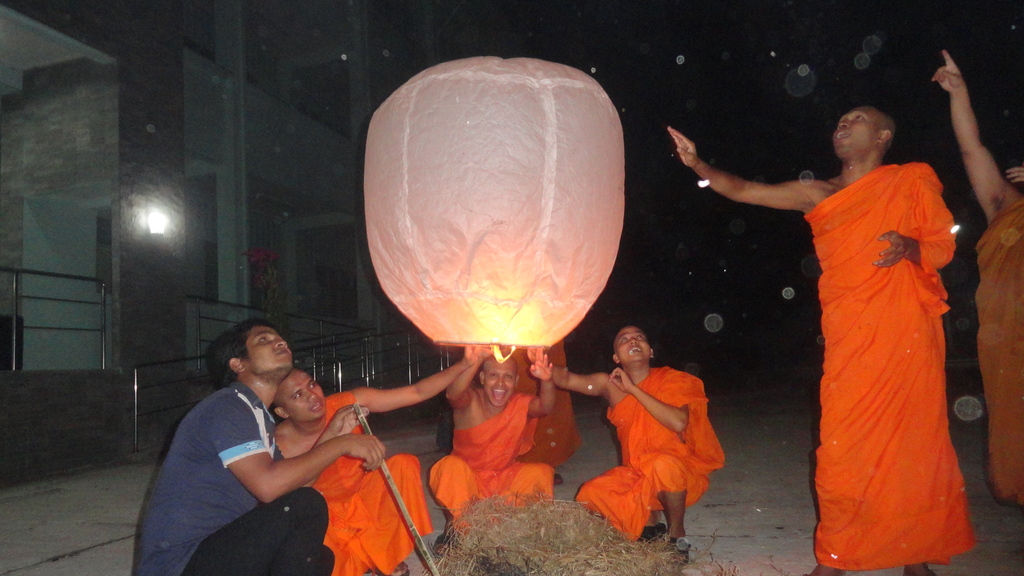 国佛大放天灯欢庆自恣日（Pavarana） | International Buddhist College
